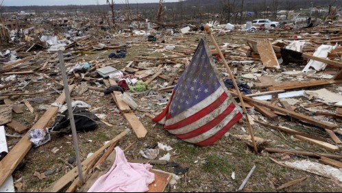 Video muestra rescate de bebés que sobrevivieron a destructivo tornado al ser metidos en una tina