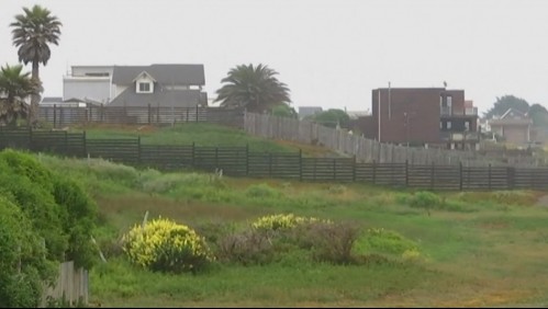 Casas cercadas y a metros del mar: Denuncian tomas 'vip' en playas de Pichilemu