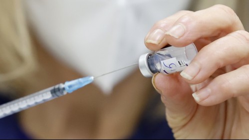 Más de 240 casos en Chile: Estos son los síntomas de la variante Ómicron en personas vacunadas