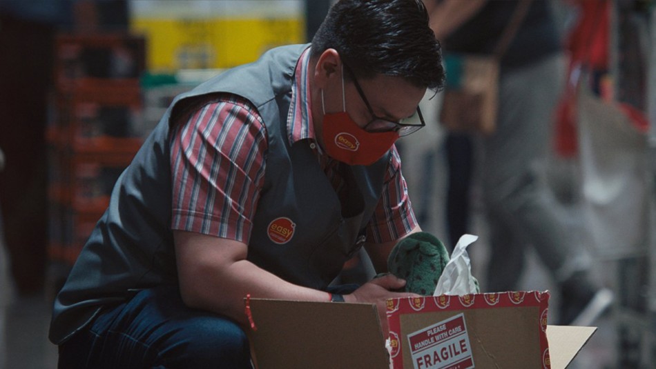 Trasladar el hogar en una maleta de 23 kg: la difícil decisión que muestra la nueva campaña de Easy