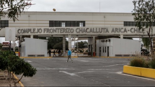 'Se improvisa muchísimo': Gobernador de Arica y Parinacota critica el manejo de pasos fronterizos por parte del Gobierno