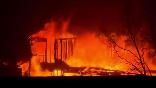 Centenares de hogares arrasados por incendio forestal en EEUU