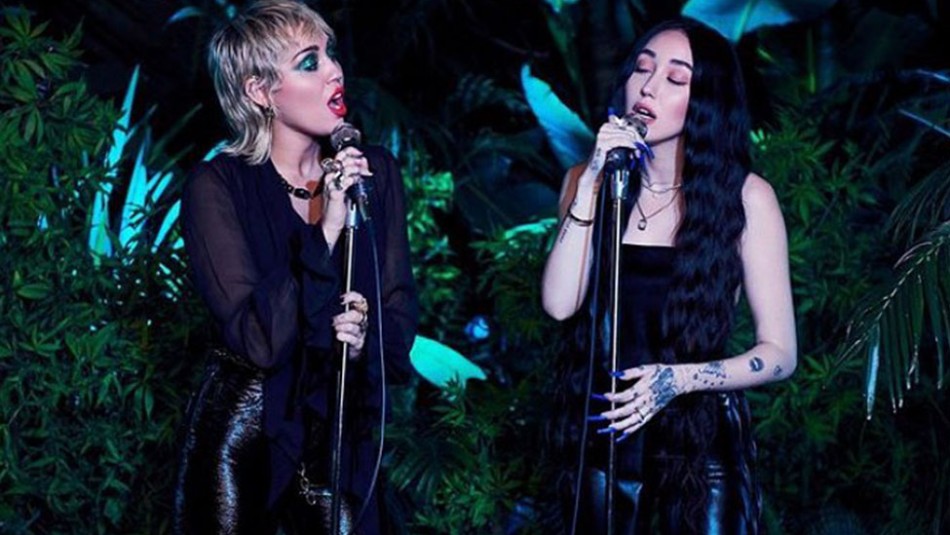 Así es Noah: la hermana de Miley Cyrus que sorprendió en las playas de Miami con este look Así es Noah: la hermana de Miley Cyrus que sorprendió en las playas de Miami con este look