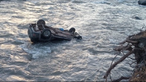 Accidente de tránsito se registra en la región del Maule: tres heridos tras caer un vehículo a un río