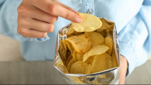 'No es aire': Biólogo molecular explica el vacío en envases de snacks tras oficio de diputados al Sernac