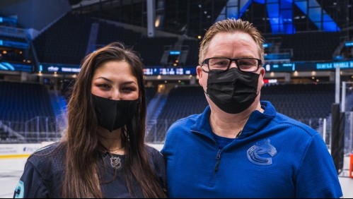 En pleno partido: Así es como una estudiante de medicina advirtió a entrenador de hockey sobre un lunar cancerígeno