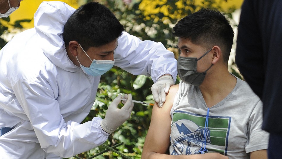 Bolivia suspende obligatoriedad de carné de vacunación luego que colapsaran los centros de salud Bolivia suspende obligatoriedad de carné de vacunación luego que colapsaran los centros de salud