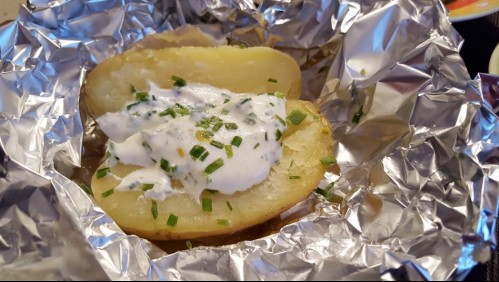 ¿Es seguro cocinar la comida con papel de aluminio?