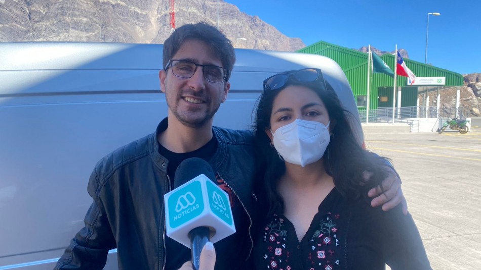 El reencuentro de un joven argentino y su pareja chilena tras dos años separados por la pandemia: 
