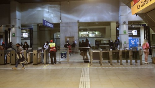 Delincuente intentó robar en el Metro, pero encontró resistencia y terminó baleado: lo detuvieron en el hospital