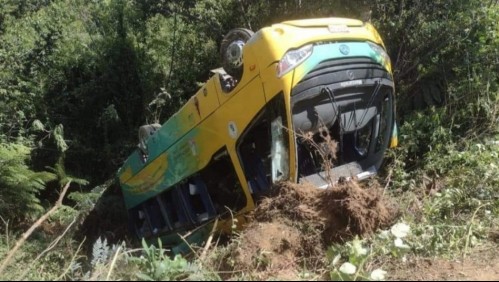 Volcamiento de un microbús deja 32 personas lesionadas en Purranque: se trata de una delegación universitaria