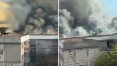 Incendio afecta a local comercial de San Bernardo: Autoridades llaman a evacuar edificios cercanos