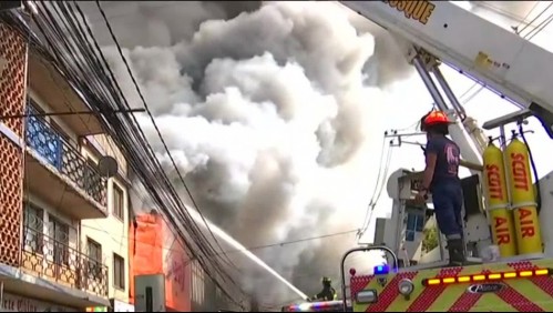 Incendio en San Bernardo: Bomberos pide a autoridades cortar el suministro eléctrico para trabajar en el lugar