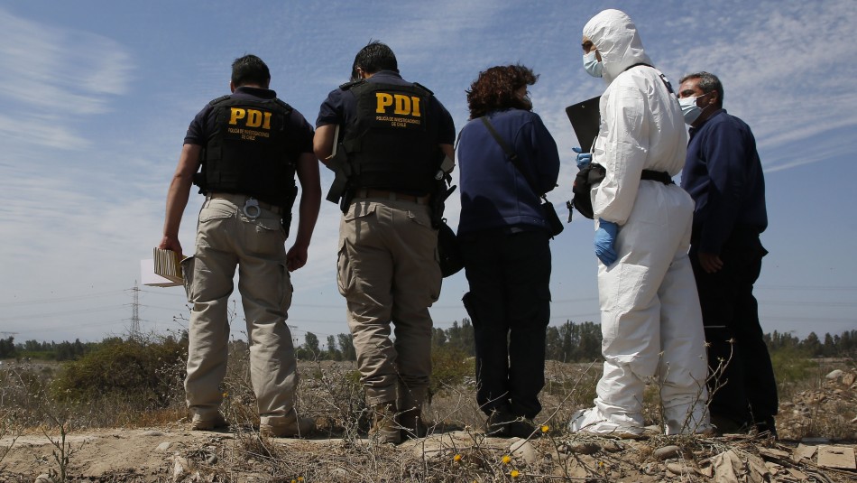 Hallan cuerpo de mujer desaparecida en maletero de un vehículo abandonado: Se investiga posible femicidio Hallan cuerpo de mujer desaparecida en maletero de un vehículo abandonado: Se investiga posible femicidio