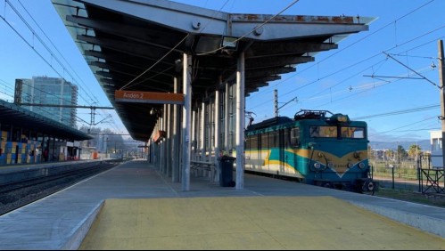 Tren nocturno Concepción-Santiago solo llegó a Teno: robo de cables impidió seguir con el viaje
