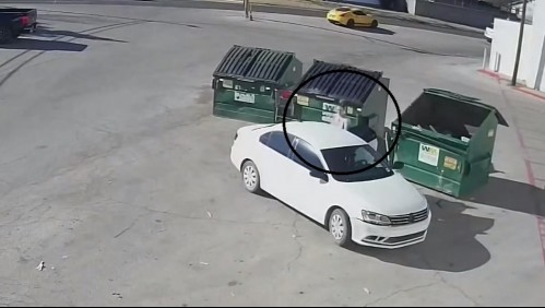 Joven madre arroja a su bebé recién nacido a un basurero en plena calle