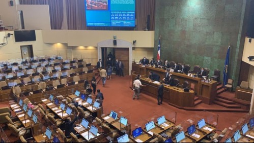 Diputados de oposición critican licitación del litio y se retiran de la Sala en sesión especial con ministro de Energía