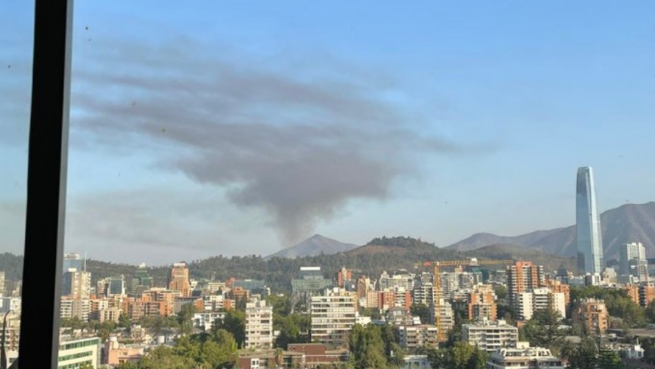 Incendio en Cerro San Cristóbal por el costado de Recoleta: Incendio en Cerro San Cristóbal por el costado de Recoleta: