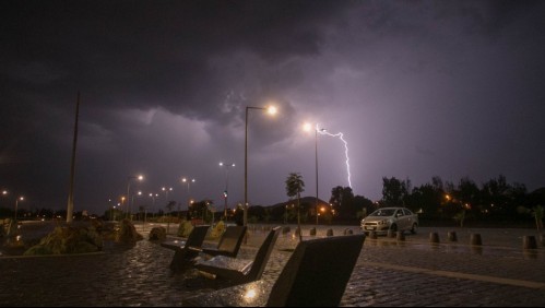Emiten aviso meteorológico por probables tormentas eléctricas en cuatro regiones del país: Incluye la Metropolitana