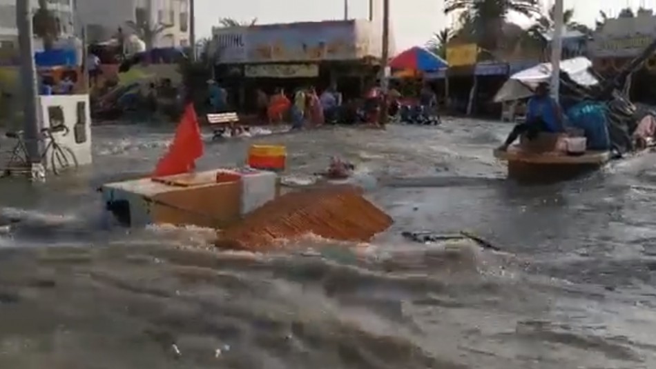 Imágenes muestran la llegada del tsunami al borde costero de Perú: Autoridades de ese país lo habían descartado