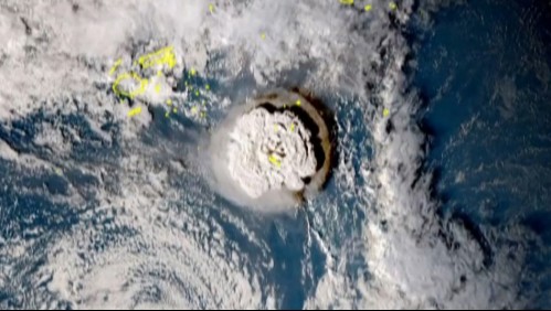Así se vio desde el espacio la erupción del volcán submarino en Tonga
