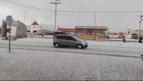 Imágenes muestran caída de granizo en Colchane: Mal tiempo generó corte en el suministro eléctrico