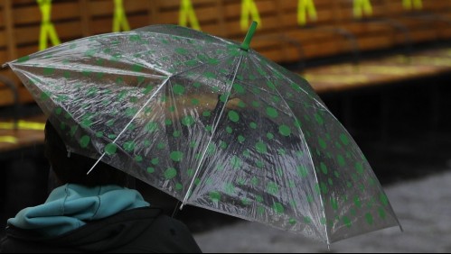 Aviso por 'precipitaciones normales a moderadas con isoterma cero alta' en regiones de Valparaíso y Metropolitana