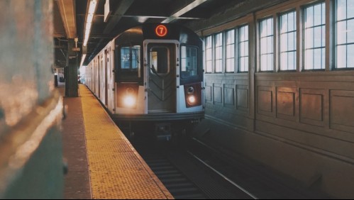 Continúan los ataques en el Metro: Mujer muere tras ser empujada a las vías del tren en Nueva York