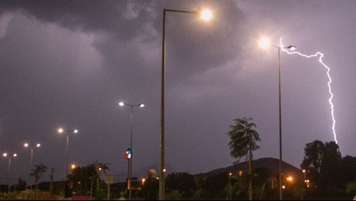Meteorología emite aviso de probables tormentas eléctricas en cuatro regiones del país: Incluye la Metropolitana