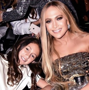 Así es el look boho chic con que Jennifer Lopez salió de compras con su hija Emme Así es el look boho chic con que Jennifer Lopez salió de compras con su hija Emme