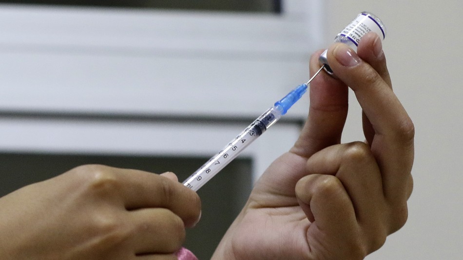 Minsal anuncia que cuarta dosis de vacunación para el personal de salud comenzará este jueves 20 de enero