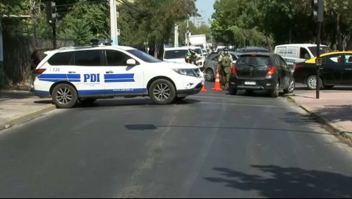 Delincuentes estaban robando la bicicleta de una joven pero uno de ellos fue baleado por un policía que estaba a metros