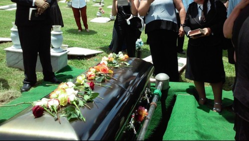 Creyeron enterrar a la abuela y al otro día les informaron que en el cajón había otra persona: 'Esto es una burla'