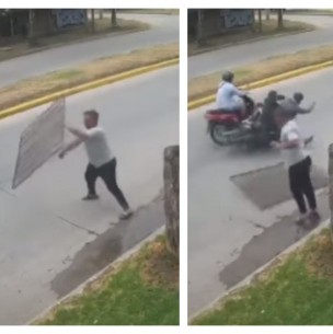 Video muestra momento exacto en que un hombre frustra un asalto al lanzar una reja a unos motochorros Video muestra momento exacto en que un hombre frustra un asalto al lanzar una reja a unos motochorros