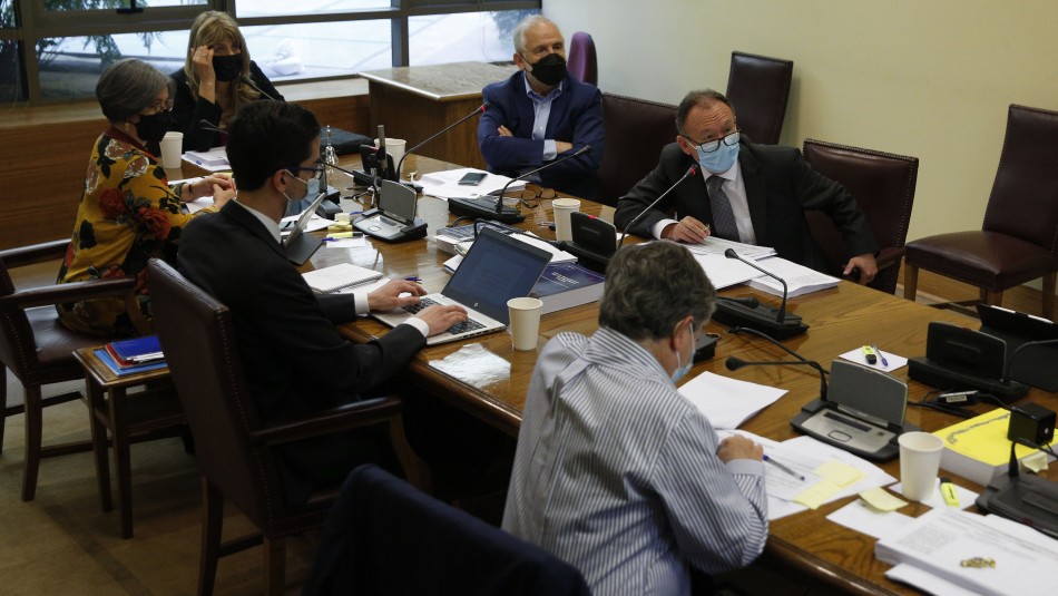 Pensión Garantizada Universal se votará este lunes: Se eliminarían exenciones y se implementaría impuesto al lujo Pensión Garantizada Universal se votará este lunes: Se eliminarían exenciones y se implementaría impuesto al lujo