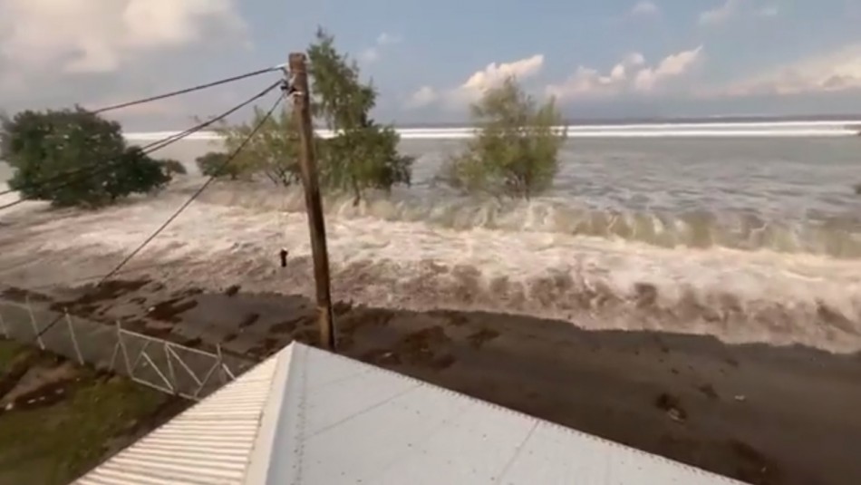 Carpintero sobrevivió al tsunami de Tonga luego de flotar a la deriva en el mar por 27 horas Carpintero sobrevivió al tsunami de Tonga luego de flotar a la deriva en el mar por 27 horas