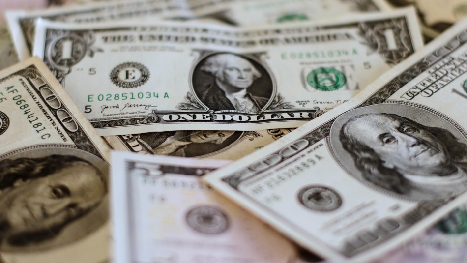 Dólar cae por debajo de los $800 ante la llegada de Mario Marcel al ministerio de Hacienda