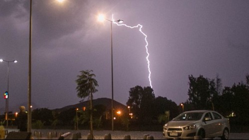 Meteorología emite aviso por probables tormentas eléctricas en tres regiones del país
