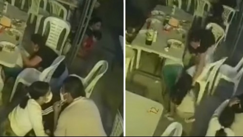 Cámaras graban asalto en un restaurante mientras padres desesperados resguardan a sus hijos debajo de las mesas