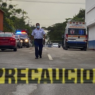 Dos turistas canadienses murieron y otro resultó herido tras balacera en hotel de Playa del Carmen en México Dos turistas canadienses murieron y otro resultó herido tras balacera en hotel de Playa del Carmen en México