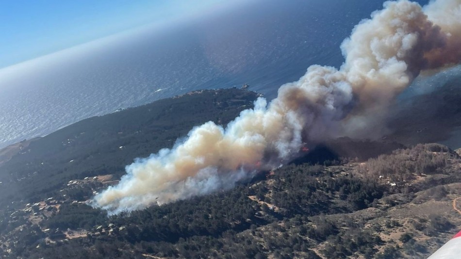 Onemi declara alerta roja en Valparaíso por nuevo incendio forestal que amenaza a viviendas en Laguna Verde