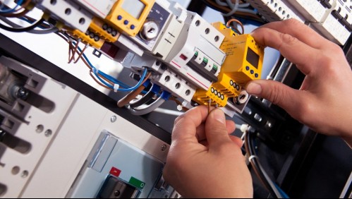 Hombre murió electrocutado dentro de una cámara eléctrica: Fue hallado junto a herramientas usadas para robar cables