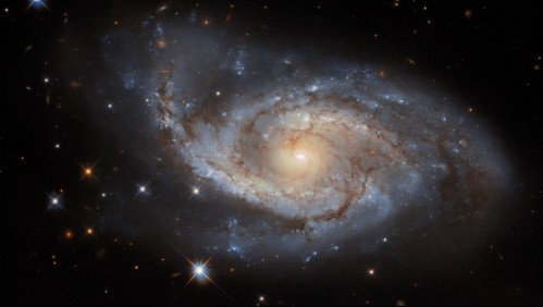 ¿'Velas' en el espacio? Esta es la impactante imagen de una galaxia captada por el telescopio Hubble de la NASA