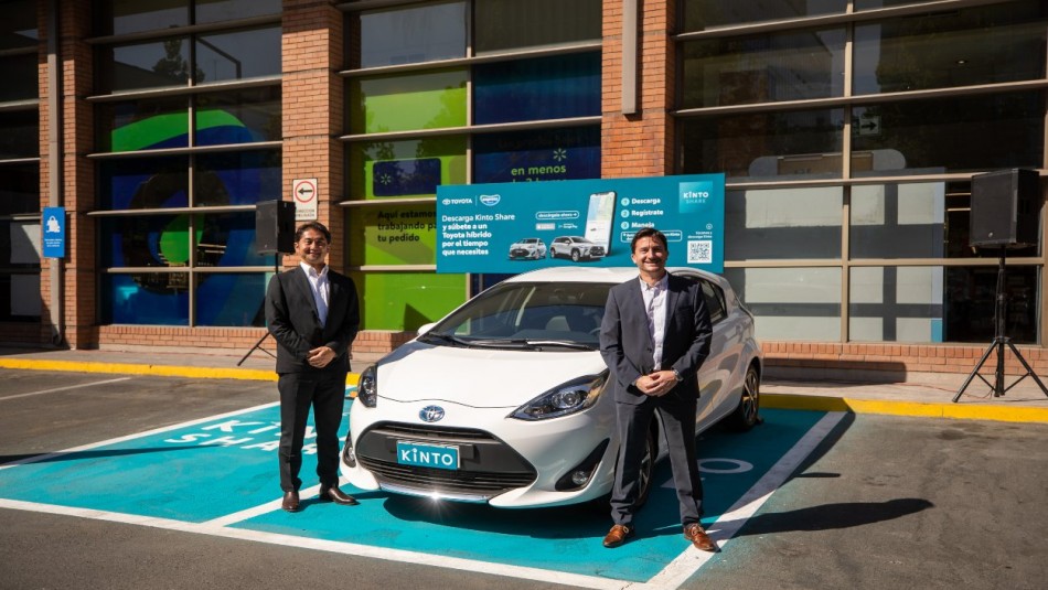 Toyota y Walmart se unen para ofrecer inédito servicio: Usuarios podrán arrendar un auto híbrido en supermercados Lider