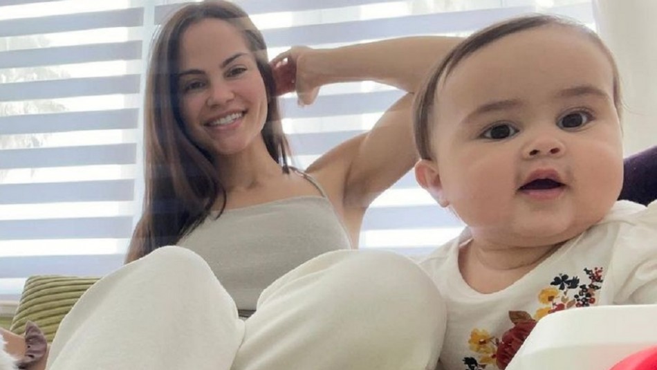 La hija de Natti Natasha derrocha ternura al romper su pastel de celebración de sus ocho meses de vida La hija de Natti Natasha derrocha ternura al romper su pastel de celebración de sus ocho meses de vida
