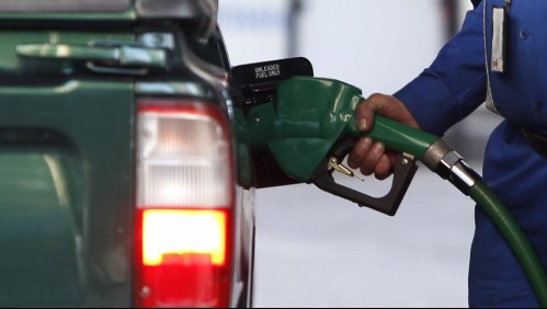 Piden a Gabriel Boric eliminar impuesto específico a los combustibles: 'Afecta no solo a quienes tienen auto'