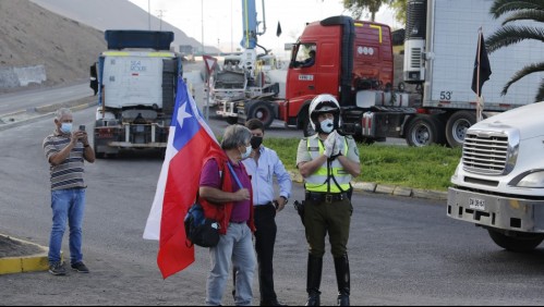 Vocero de camioneros que se manifiestan en Iquique: 'La idea se entendió, paralizar el aeropuerto'