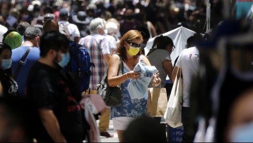 ¿Confinar, mantener o liberar?: Expertos analizan cómo debería enfrentar Chile el aumento de casos de coronavirus