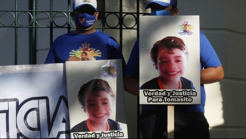 Mamá de Tomás Bravo llegó a la Moneda Chica: 'Queremos que este gobierno se pronuncie por la muerte de mi hijo'