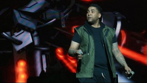 'Romeo Santos, perdónanos': Don Omar indignado luego que el público no cantara 'Ella y yo' en concierto